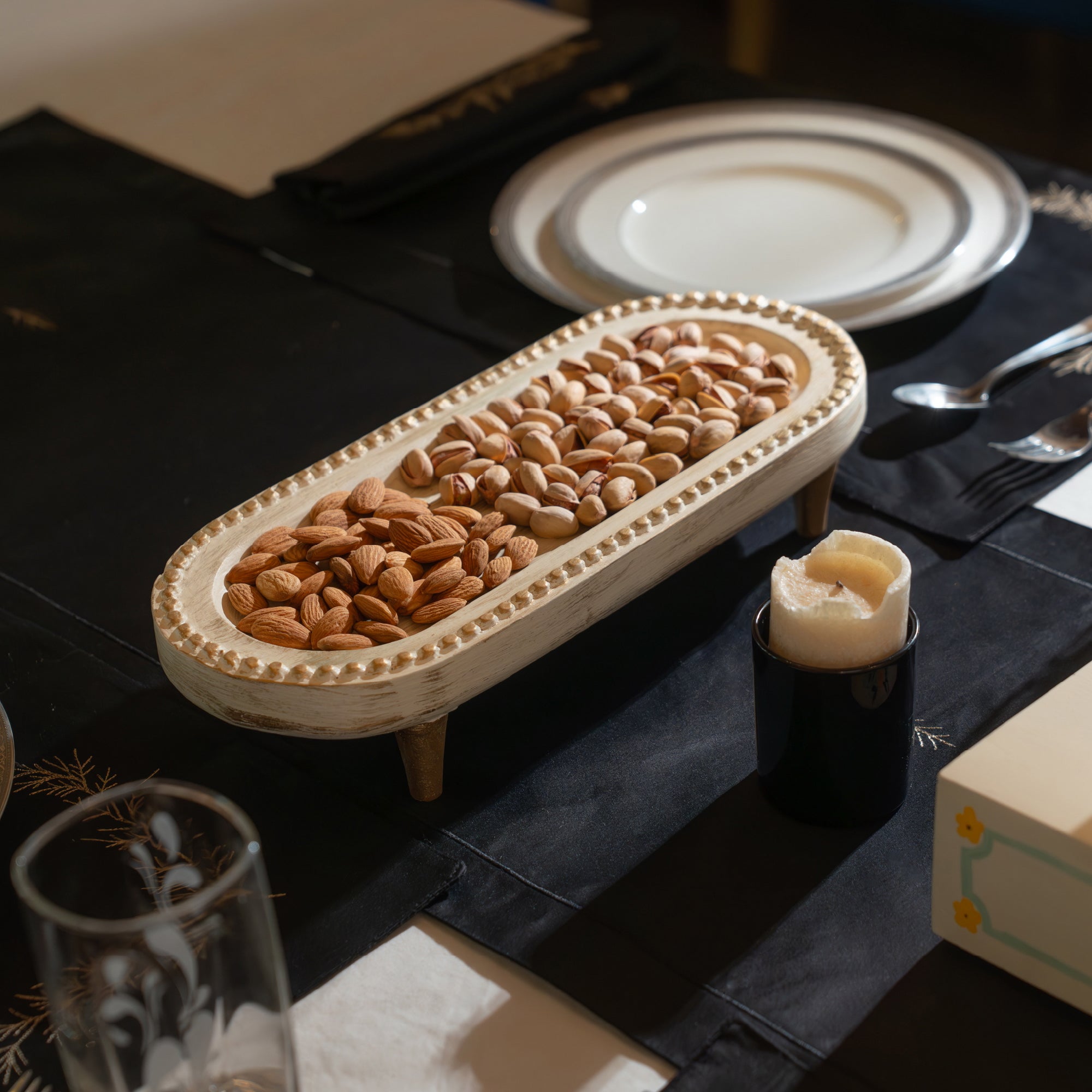 Round Deco Pearls Carving Tray