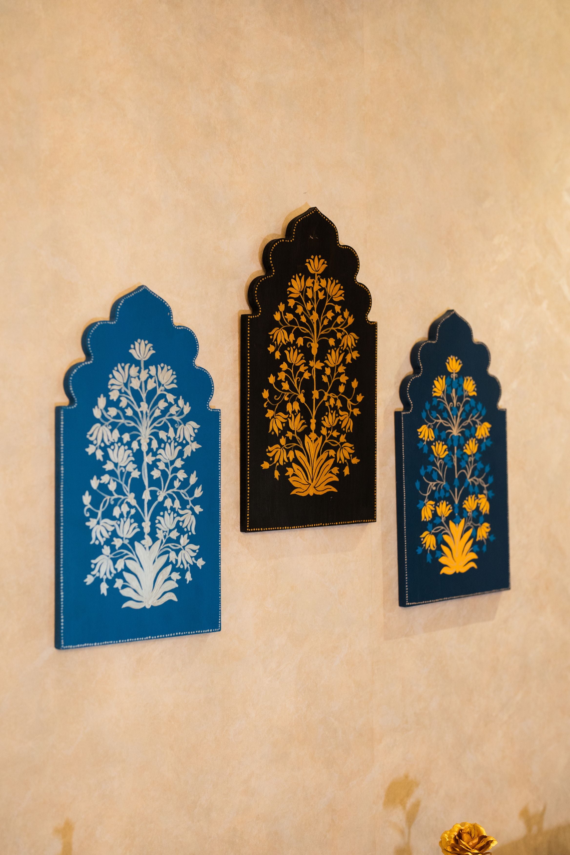 Mughal bloom wall frame (silver)